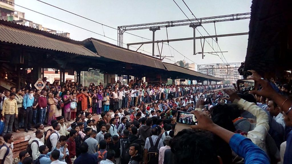 In Pics: Angry protesters block tracks at Titwala, bring CR services to halt 6