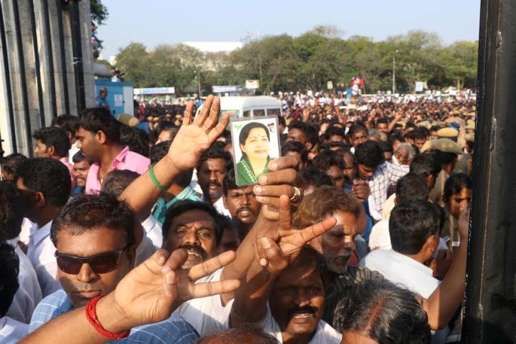 In Pictures: Lakhs of supporters throng to Rajaji Hall to pay homage to Jayalalithaa 6