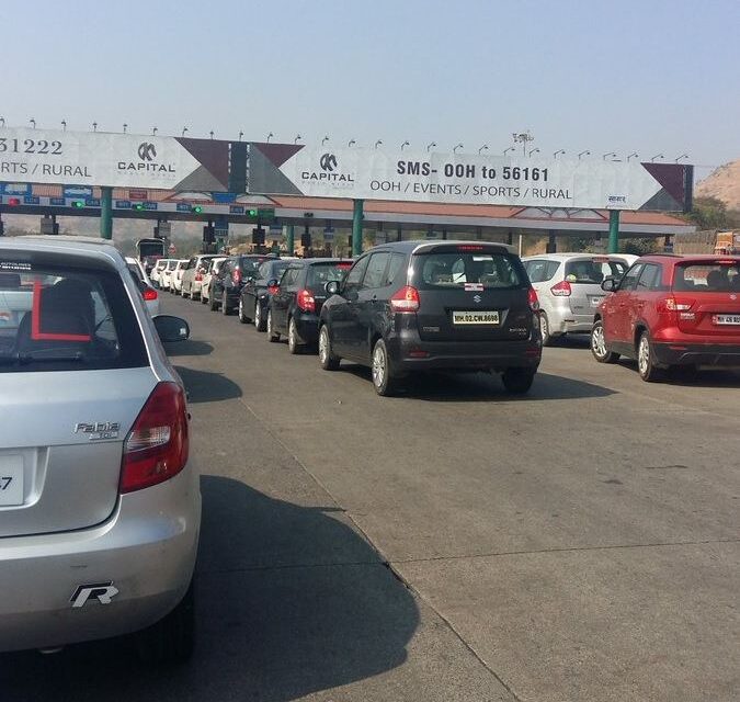 Day 1: Long queues greet motorists at toll booths refuse to accept Rs 2000 notes, offer cashless options