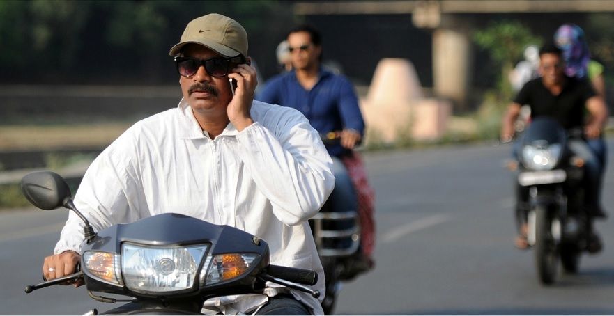 Number of ‘using cellphone while driving’ cases double in last 4 years in Mumbai