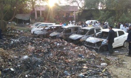 4 cars destroyed in fire near Rutu Estate opposite Commissioner’s bungalow in Thane