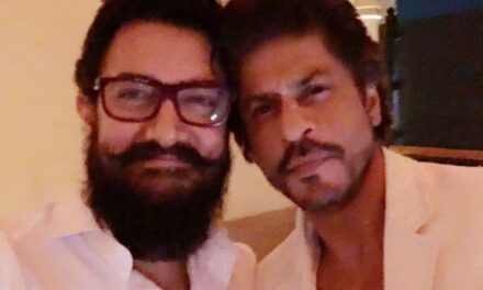 SRK, Aamir Khan pose for a picture together for the first time in over two decades