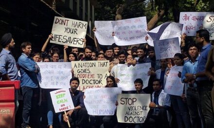 Day 3: Protest continues despite court order, 1200 doctors from Mumbai receive show cause notice
