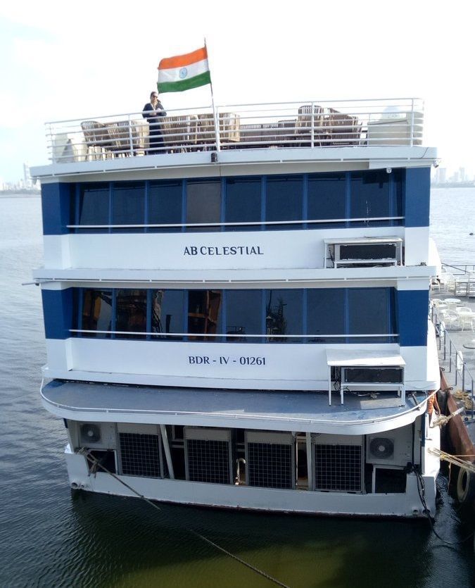 Mumbai's first 'floating' hotel now open for business, pay upto Rs 5000 for a meal for two! 1