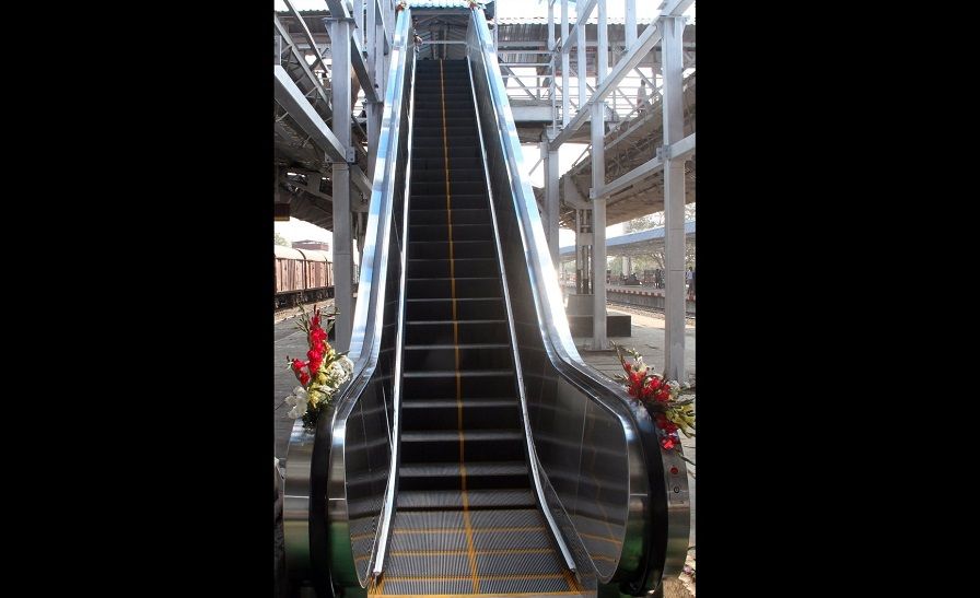 Mumbai suburban stations to get 100 new escalators, 60 of them on CR