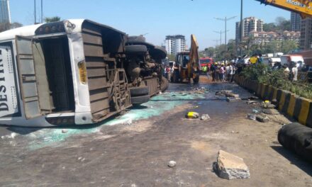 1 dead, 4 injured as luxury bus overturns on JVLR near IIT-Bombay in Powai