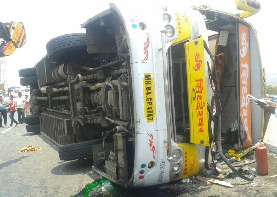 20 injured as luxury bus overturns near Lonavala on Mumbai-Pune expressway