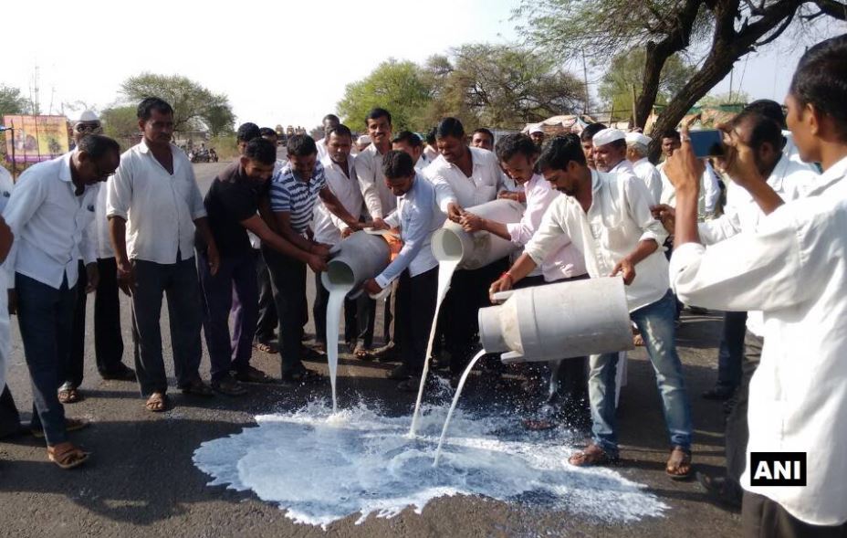 Mumbai, Thane & Navi Mumbai may face milk, vegetable shortage as farmers go on indefinite strike