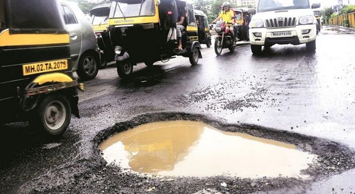 25 have died due to potholes this monsoon, how many more do you want to kill? Bombay HC to MCGM