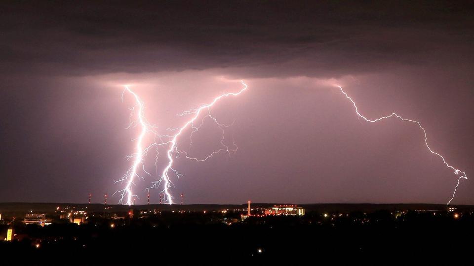 3 CISF jawans struck by lightening in Thane, one serious