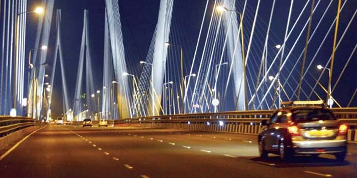 Man forces cab driver to stop on Bandra-Worli sealink, commits suicide by jumping off bridge