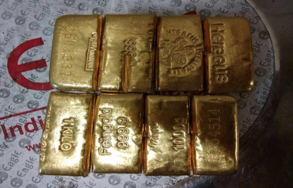 Air India engineer arrested for smuggling 8 cut pieces of gold from Mumbai, arrested 1