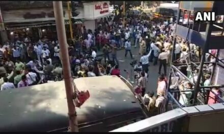 Congress & MNS workers clash in Dadar over hawker issue: Dozens detained, RAF deployed