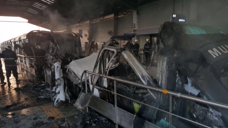 Fire breaks out in Monorail near Chembur: Services affected, no casualties 1