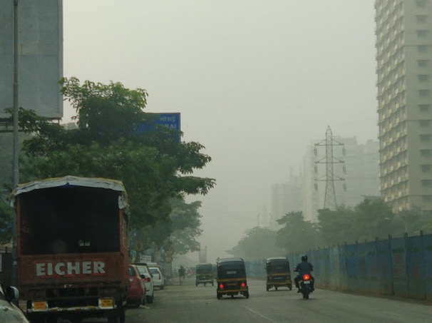 In Pictures: Thick fog cover engulfs parts of Mumbai, air quality worsens 1