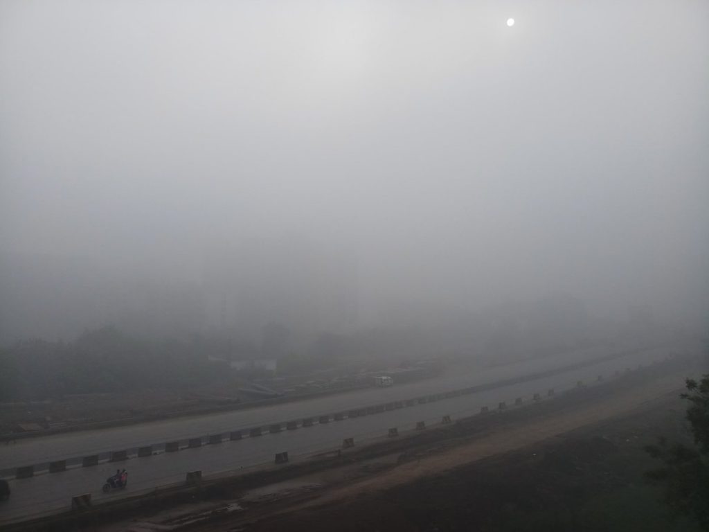In Pictures: Thick fog cover engulfs parts of Mumbai, air quality worsens 5