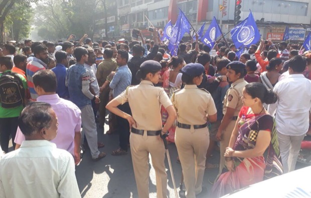 Dalit protestors force owners to shut shops across Mumbai, disrupt traffic
