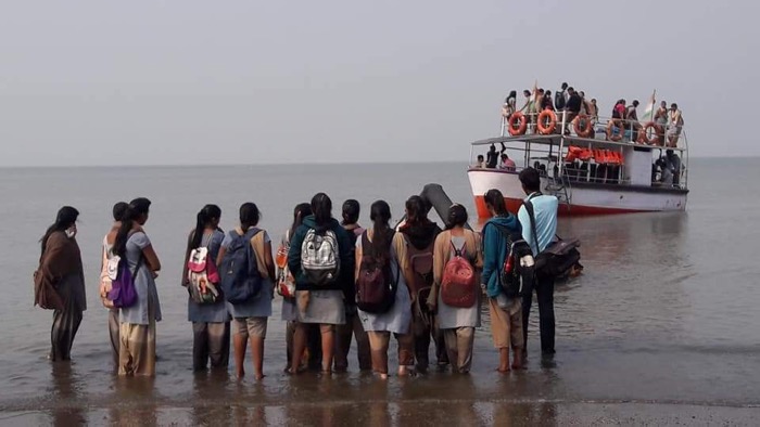Visuals: Boat with 40 school students capsizes near Dahanu 4