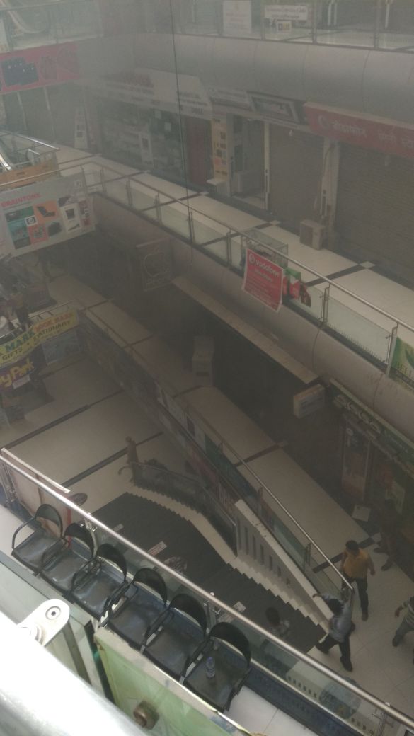 Visuals of fire at Prime Mall, Vile Parle 3