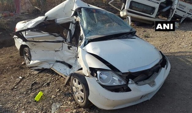 5 dead, 7 injured after speeding car rams into parked SUV near Solapur
