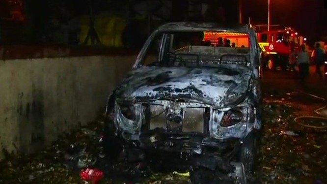 Abandoned vehicle gutted at Sewri 1