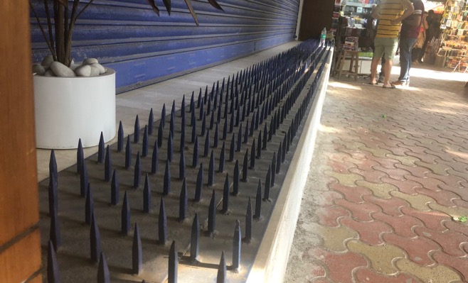 HDFC bank removes iron spikes from Fort branch after outrage, apologises 1