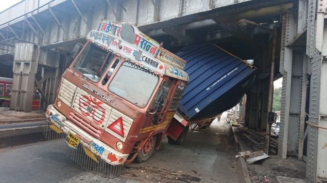 Trailer rams into Kings Circle railway bridge: Peak hour traffic between Dadar, Sion affected 3