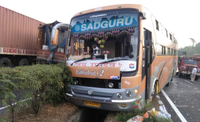 2 dead, 4 injured after container rams into luxury bus on Mumbai-Ahmedabad highway 1