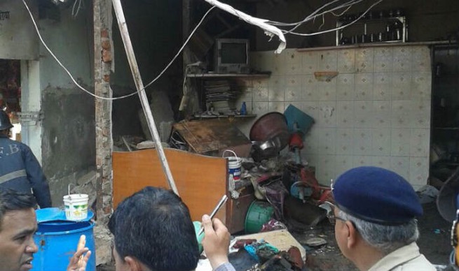 4 injured in gas cylinder blast at Rajput Chawl, Dahisar