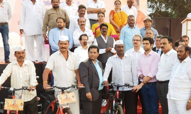 Mumbai's dabbawalas get 5 e-cycles from Sena's Aaditya Thackeray, 20 more in the offing 1