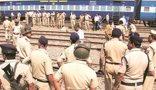 4 youths run over by train while crossing tracks between Borivali & Kandivali stations