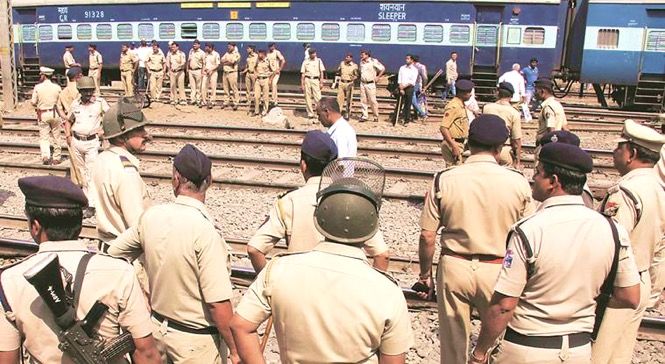 4 youths run over by train while crossing tracks between Borivali & Kandivali stations