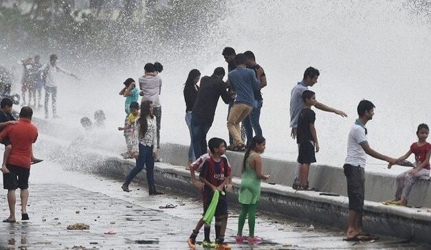 Monsoon arrives early in Kerala, may hit Mumbai by first week of June