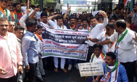 NCP workers stop toll collection at Mulund toll naka