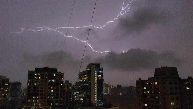 Pre-monsoon showers claim 3 lives in Mumbai