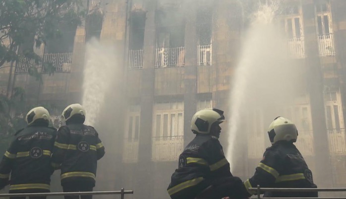 Video: Major fire breaks out near Mumbai Income Tax office at Scindia House, Fort 1