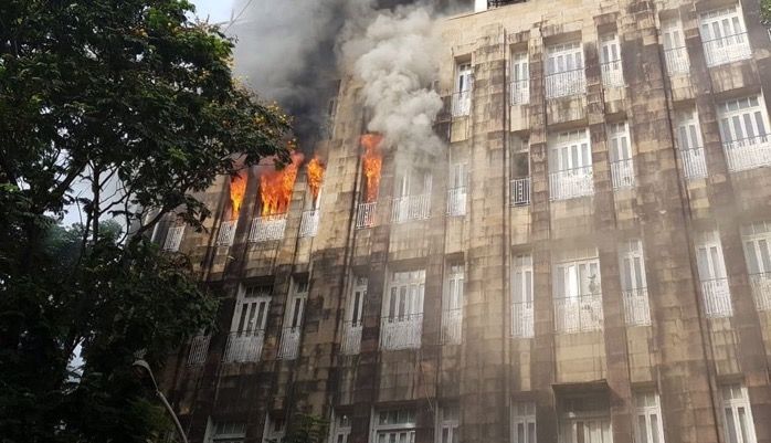 Video: Major fire breaks out near Mumbai Income Tax office at Scindia House, Fort