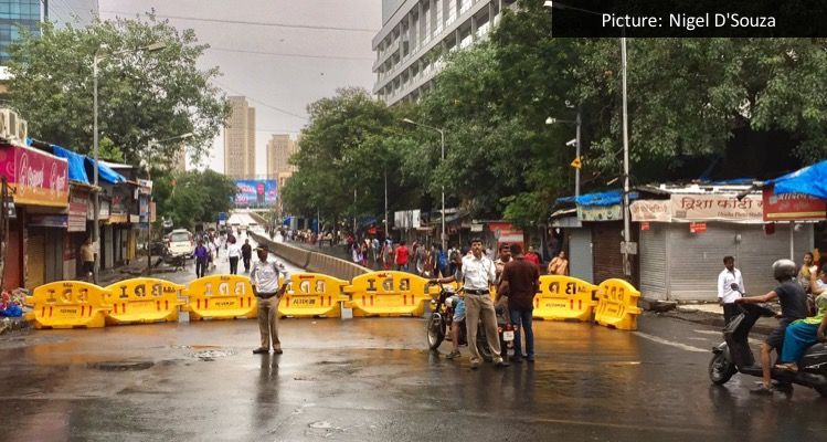 In Pics: Major chaos at Lower Parel after bridge closure, possibility of stampede looms 7