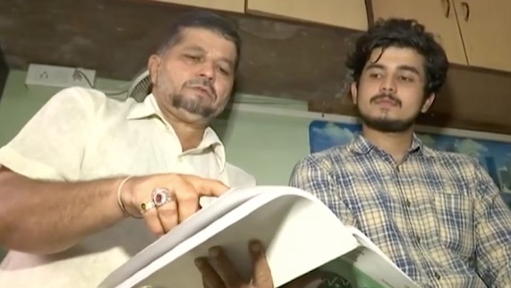 Mumbai taxi driver graduates with son, proves there’s no age to study