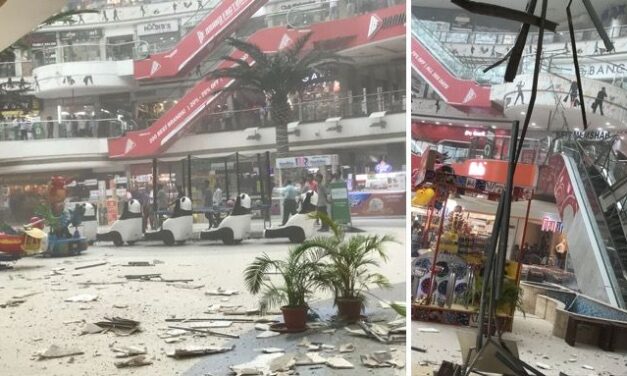 Video: Part of ceiling at Raghuleela Mall in Vashi collapses