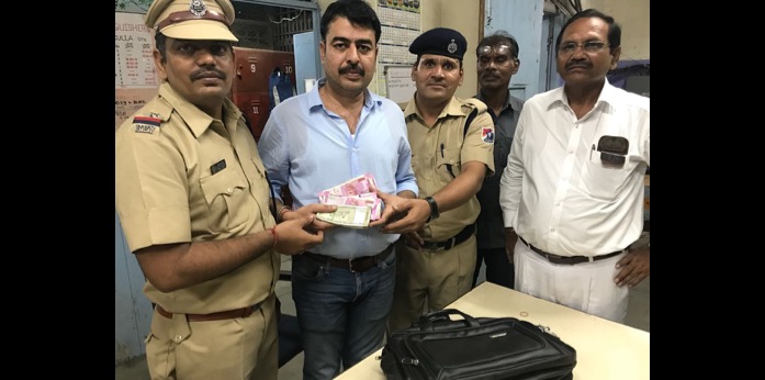 Byculla RPF traces laptop bag with 5 lakh cash, returns it to owner