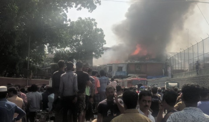 Video: Major fire breaks out in slums at Nargis Dutt Nagar near Bandra Reclamation