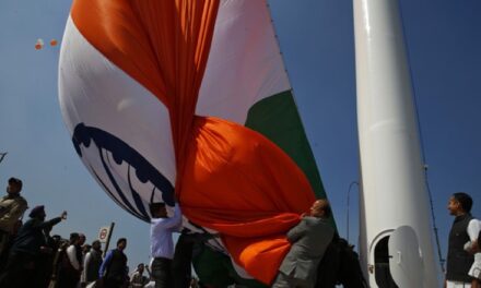 100 ft tall tricolour to come up at 7 railway stations in Mumbai