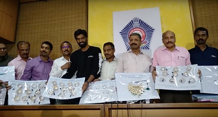 4 arrested for stealing ornaments worth 1.3 crore from jewellery firm employee in Lower Parel 1