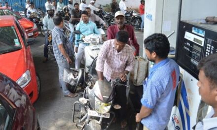 Petrol price falls below Rs 80 in Mumbai