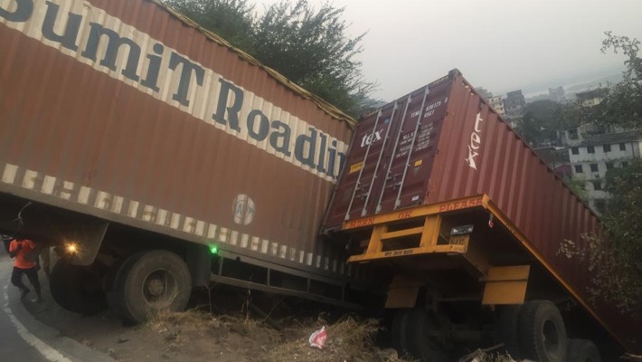 Two containers collide, fall on shanty near Mumbra bypass road 4