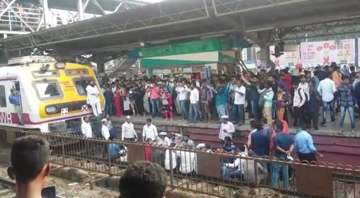 Video: Fringe group of Ola, Uber drivers stages rail roko at Dadar station