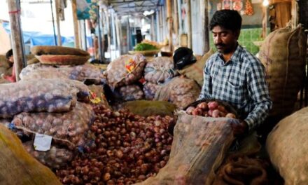 Farmer earns Rs 1064 after selling 750kg onions, donates amount to PM relief fund as ‘protest’
