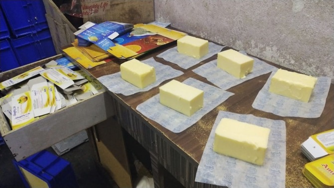 Thane police seize 1,000 kg fake 'Amul' butter during raid, arrest 5 1