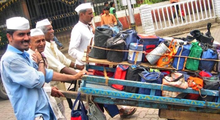 Mumbai's dabbawalas pledge support for Shiv Sena in LS polls